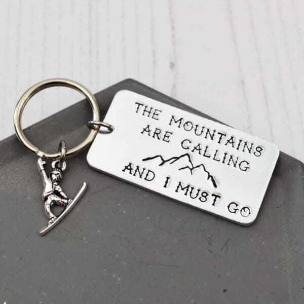 Stamped With Love - The Mountains are calling keyring with Snowboarder